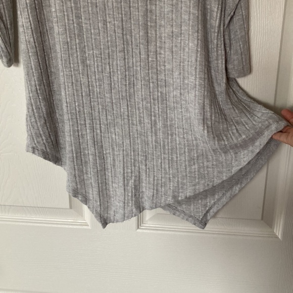 LAST CALL Bobeau size medium light gray asymmetrical 3/5 sleeve knit top - Picture 3 of 7